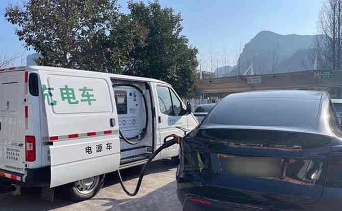 凌海汽车搭电