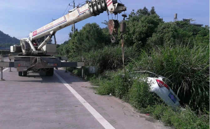 凌海重载吊车救援